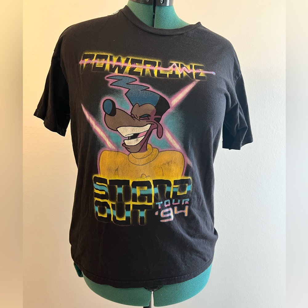 Disney Powerline Stand Out Tour ’94 Graphic Tee (A Goofy Movie) – Size M
